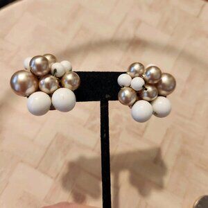 Vtg Signed Jonne Schrager whtie champagne Bead Cluster Clip-On Earrings